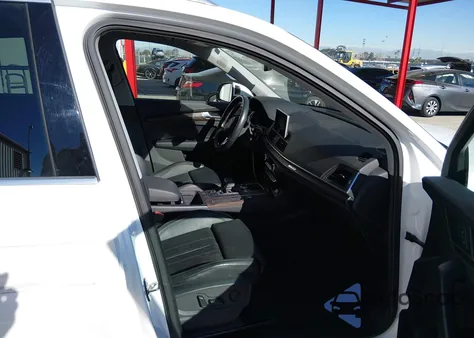 2018 Audi Q5 2.0T Premium/2.0T Tech Premium z USA, uszkodzony, nr VIN WA1BNAFY1J2074363